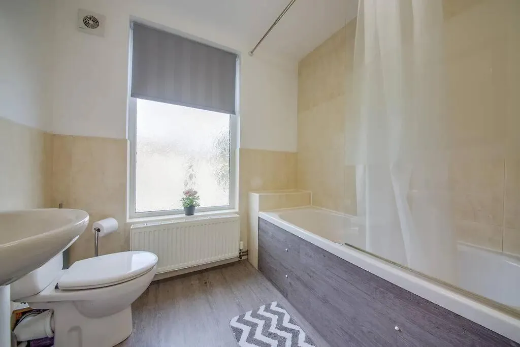 Spacious 4 Bed - Near Amenities Walkley Wielka Brytania