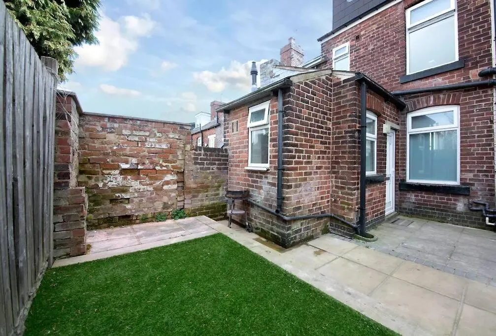Spacious 4 Bed - Near Amenities Walkley