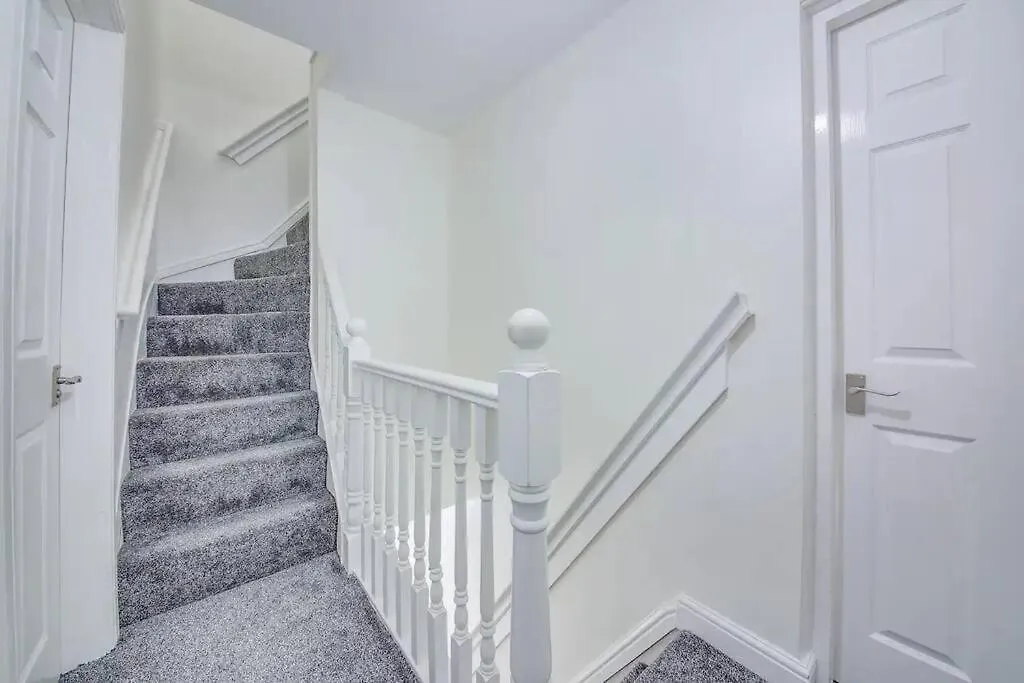 Spacious 4 Bed - Near Amenities Walkley