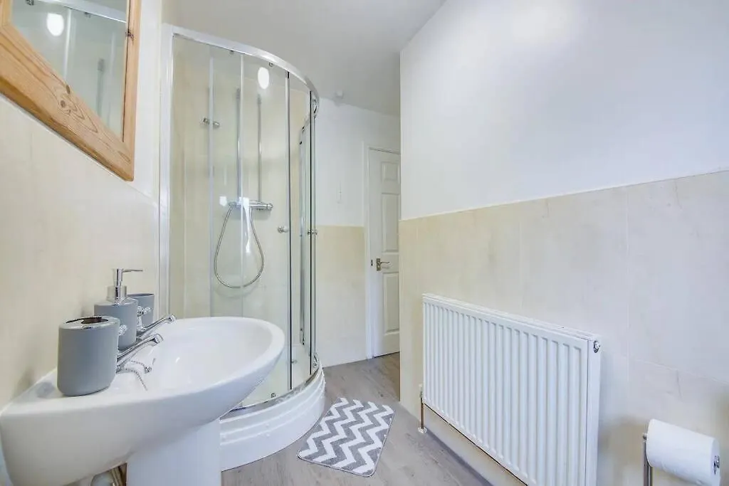 Dom wakacyjny Spacious 4 Bed - Near Amenities Walkley