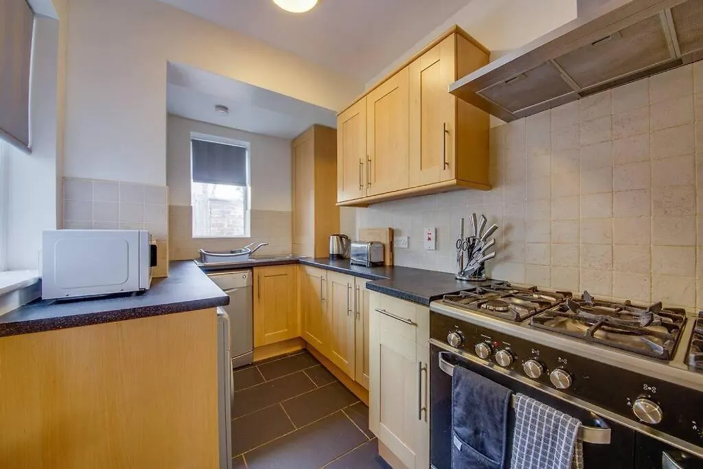 Spacious 4 Bed - Near Amenities Walkley 0*,