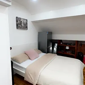 Apartment Q Flat, Walkley